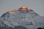 Mount Everest bij avond
